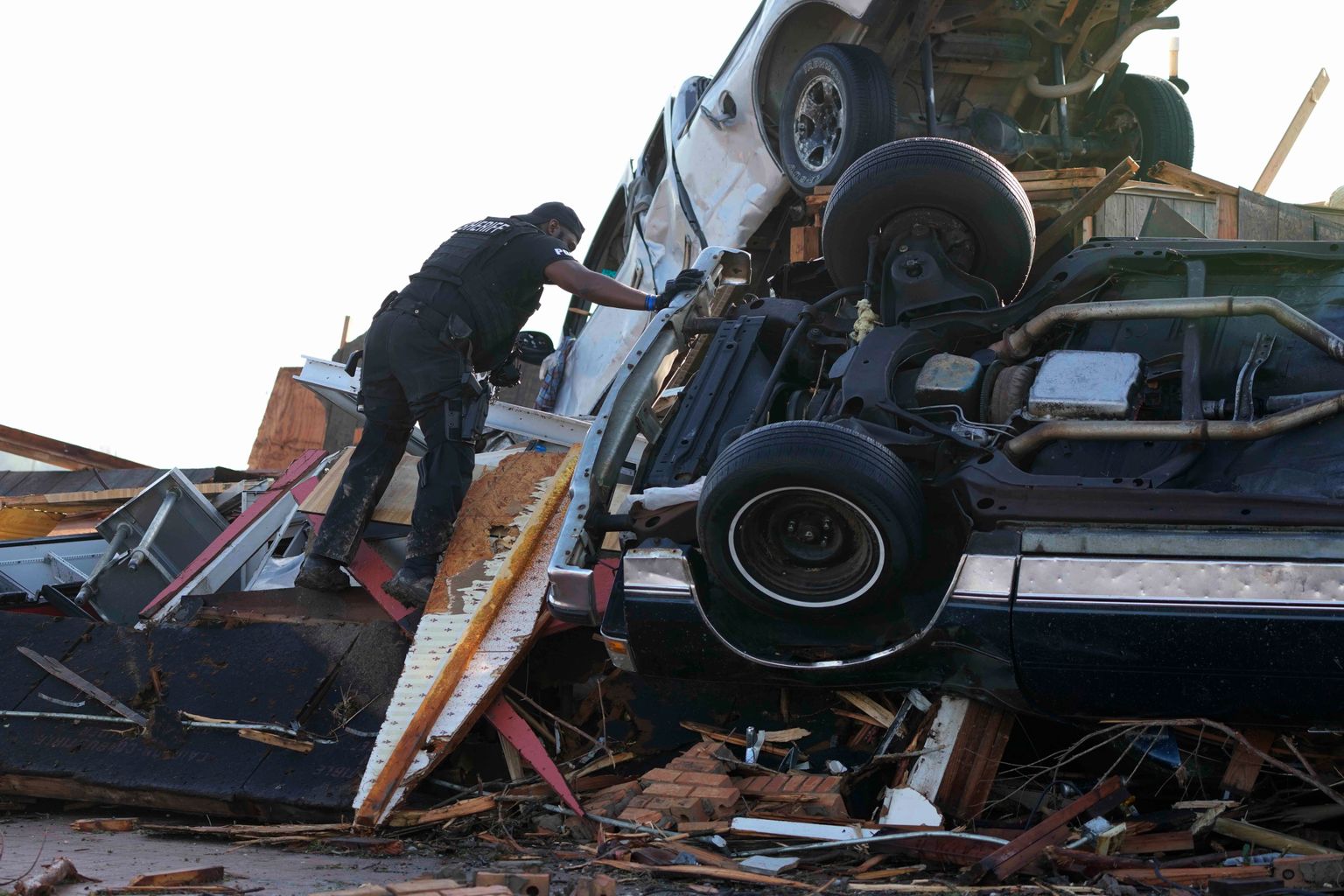 <속보> 미시시피州 롤링 포크, 시속 170마일(274km) 토네이도로 사망 26명, 실종 4명 발생
